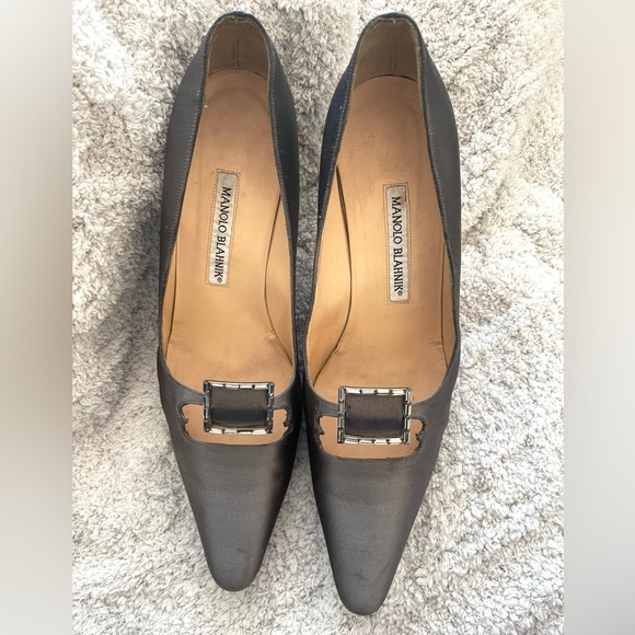 Manolo Blahnik Crystal Embellished Silk Satin Pumps Heels Size 39-1/2. Italy - Picture 2 of 6
